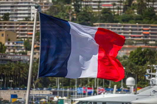 Ranskan lippu keskellä