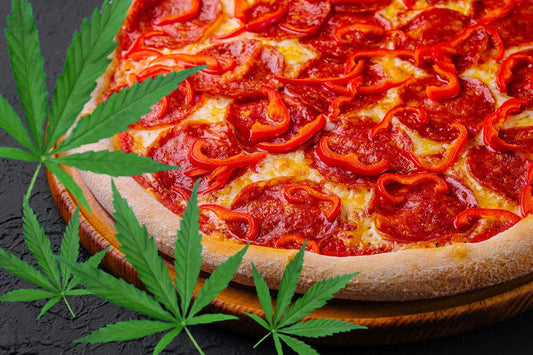 pizza ja kannabiksen lehdet